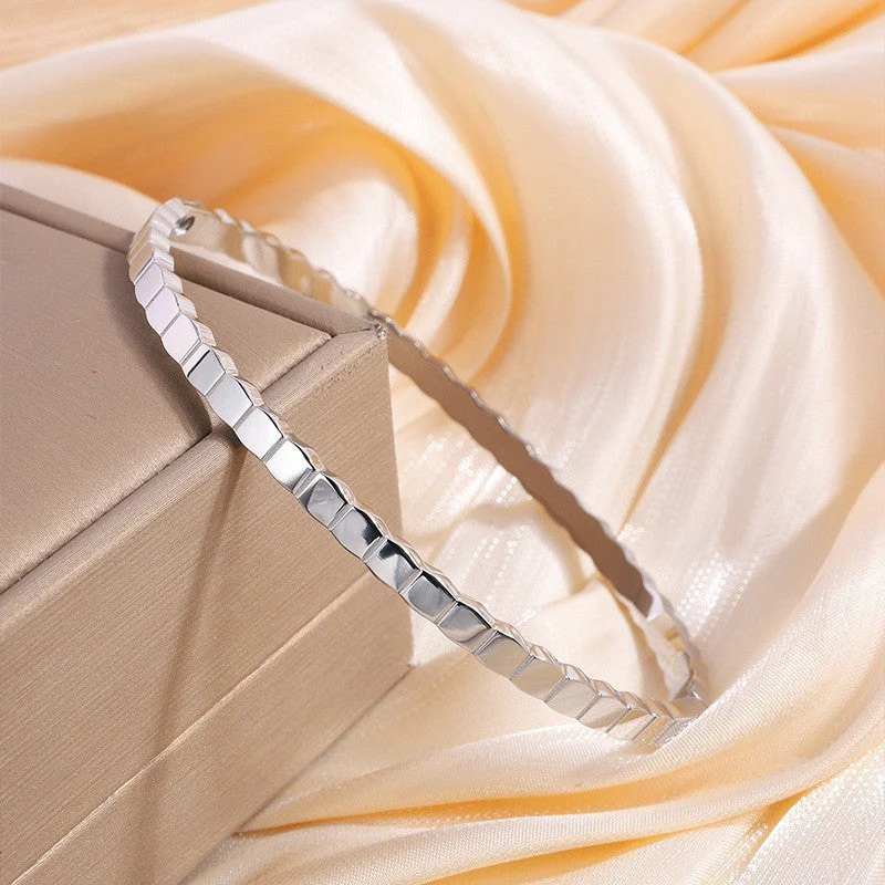 Serelina Vantini Bracelet | Gold 16k - Image 3